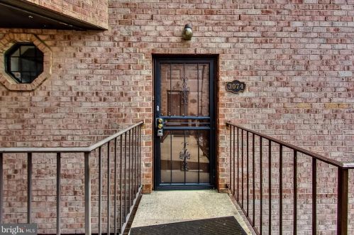 3074 Pineview Ct, Washington, DC 20018-1650