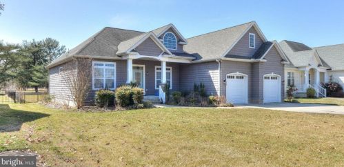 825 Locust St, Seaford, DE 19973-2121