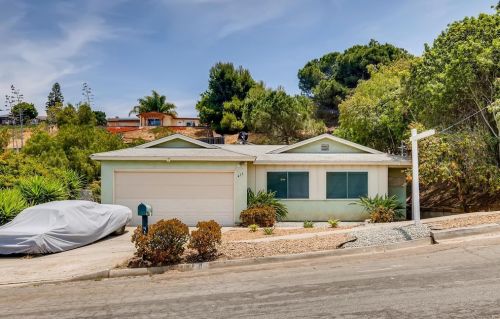 411 Palmbark St, Vista, CA 92083-5612