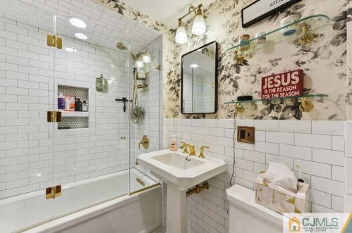 215 Green St, Woodbridge NJ  07095-2005 exterior