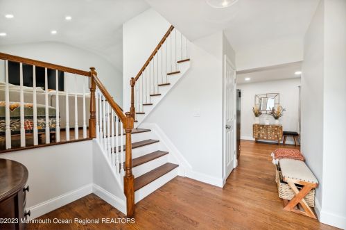 21 Galewood Dr, Hazlet, NJ 07730-1809