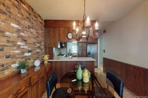 18925 Circle Of The Oaks, Santa Clarita CA  91321-1420 exterior