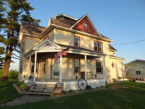 1946 247th St, Williamsburg, IA 52361-8543