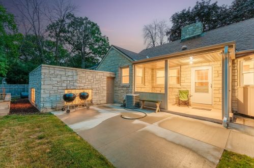 4433 Anthony Dr, Milwaukee, WI 53219-4831