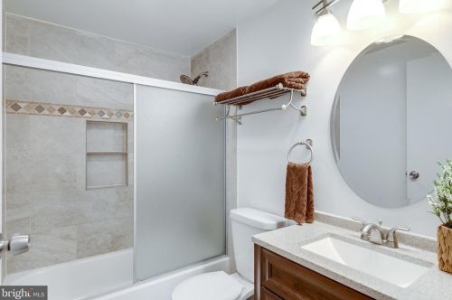 2308 Whitetail Ct, Herndon VA  20191-3018 exterior