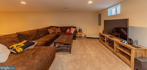 103 Dolington Rd, Yardley PA 19067-2621 exterior