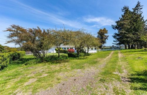 5625 Henning Rd, Sebastopol CA  95472-6332 exterior