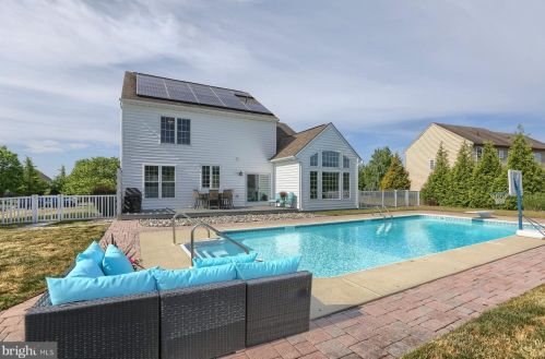 7207 Royal Oak Dr, Harrisburg PA 17112-8837 exterior