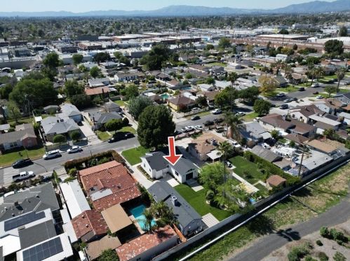 8042 Irvine Ave, North Hollywood CA  91605-1646 exterior