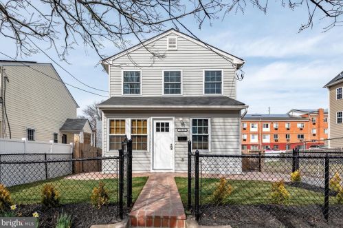 5038 Queens Stroll Pl, Washington, DC 20019-6135