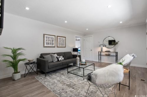 9411 Castlewood St, Oakland CA 94605-4415 exterior