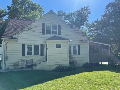 2 Plaza Rd, New Hamburg, NY 12590-3814