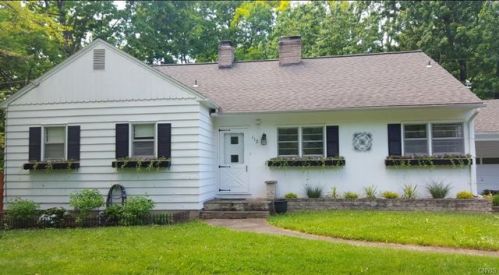 112 Wycliffe Rd, Syracuse, NY 13209-2253