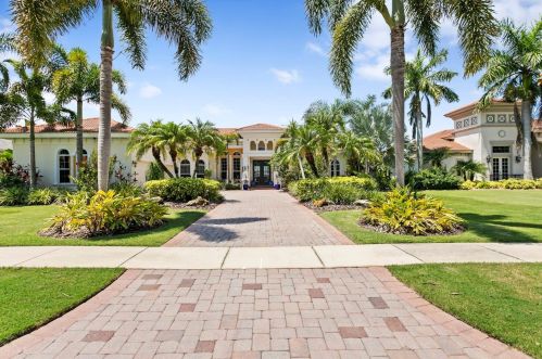 614 Balibay Rd, Ruskin, FL 33572-3323