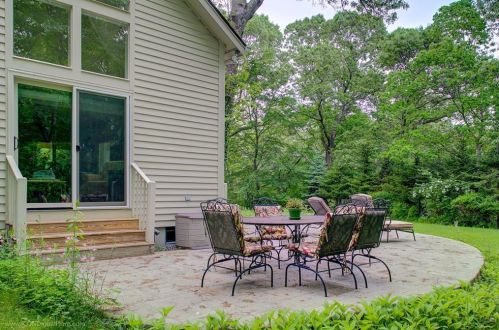 306 Walmsley Ln, South Kingstown RI  02874-3618 exterior