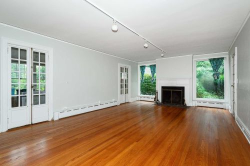 15 Loockerman Ave, Poughkeepsie, NY 12601-5026