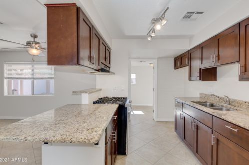 305 9th Ave, Mesa, AZ 85210-3717