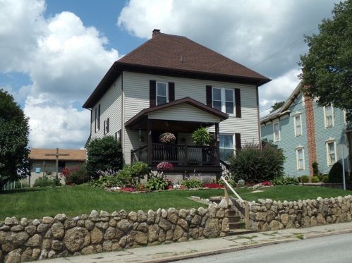 909 Main St, Berlin, PA 15530-1609