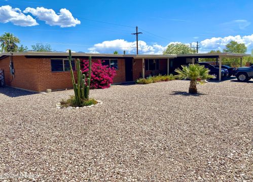 8821 Baker St, Tucson, AZ 85710-2615