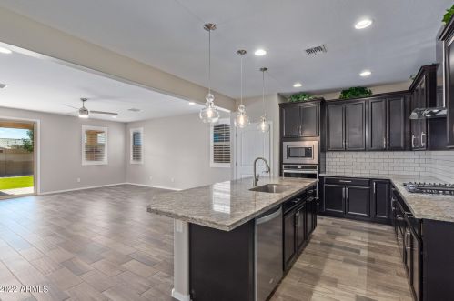 1335 Aquarius Pl, Chandler, AZ 85249-5129