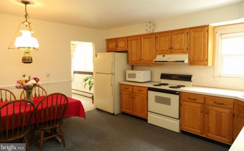 909 Tricorn Dr, Lansdale, PA 19446-5541