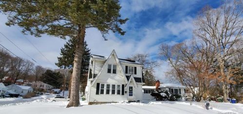 206 Circuit Ave, Waterbury, CT 06708-2162