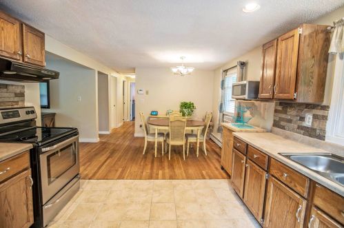 82 Riverside Dr, Fremont NH  03044-3551 exterior