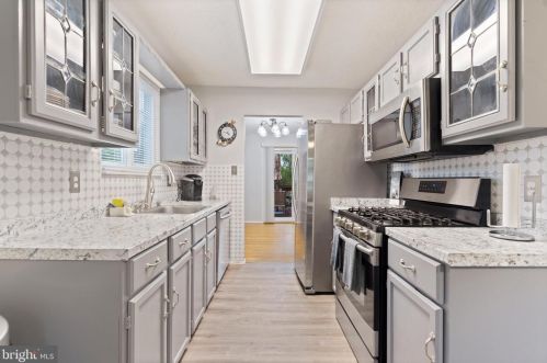 8813 Sylvania St, Lorton VA  22079-1612 exterior