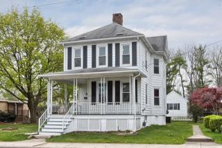 525 Fulton St, Hanover PA  17331-2710 exterior