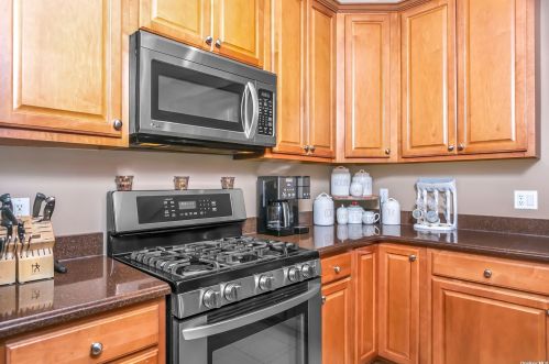 19 Pinehurst Dr, Mount Sinai NY  11766-3421 exterior