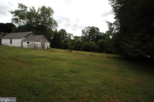 373 Concord Rd, Glen Mills PA  19342-1403 exterior