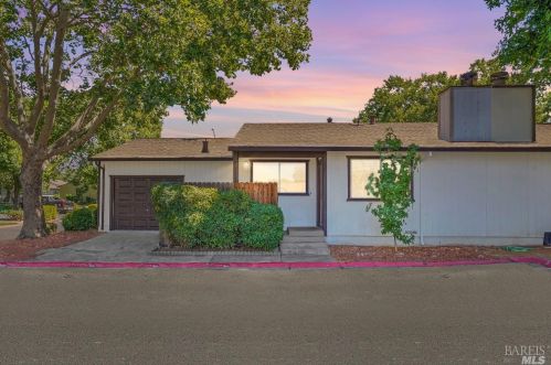 701 Blair Pl, Santa Rosa, CA 95401-8734