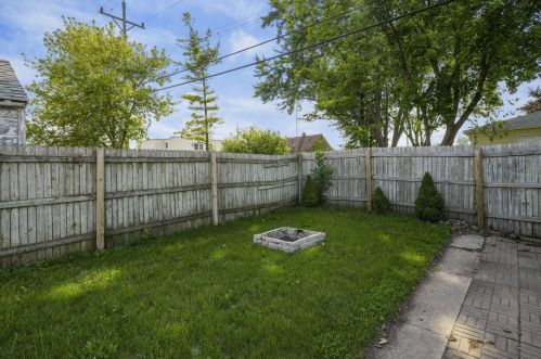 5006 29 Ave, Kenosha WI 53140-3049 exterior