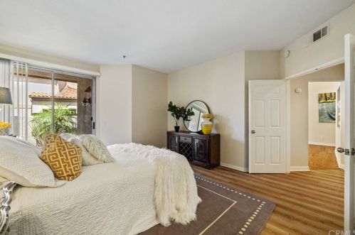 62 Magellan Aisle, Irvine CA exterior