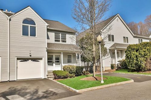 5 Larissa Ln, Thornwood, NY 10594-1137