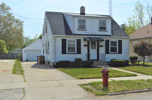 6043 37th Ave, Kenosha, WI 53142-3328