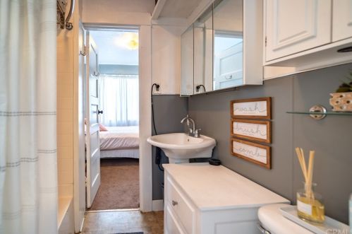 934 Washington Pl, Long Beach CA  90813-6618 exterior