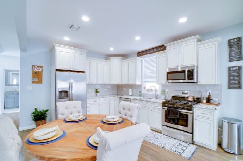 207 Butler St, Westbury NY  11590-3129 exterior