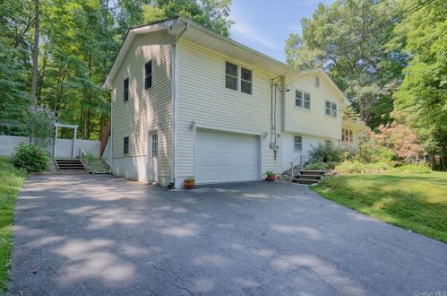 8 Van Brook Dr, Stormville, NY 12582-5211