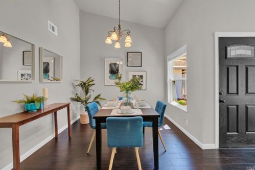 537 Stanford St, Vacaville CA  95687-4609 exterior