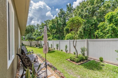 1827 Crooked Oak Ln, Lutz FL  33559-7407 exterior