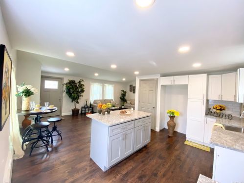 70 Gates Ave, Central Islip NY  11722-1809 exterior