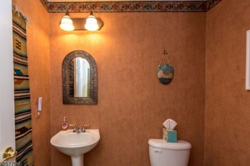 30 Surrey Ln, Flemington NJ  08822-1588 exterior