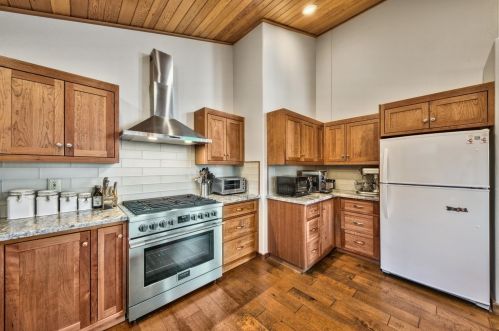 13289 Ski Slope Way, Truckee CA  96161-7082 exterior