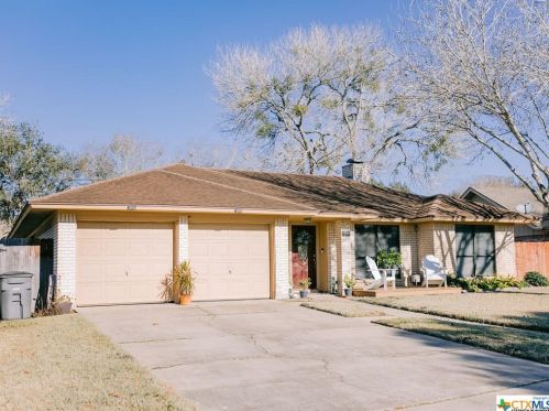 1208 Taos Dr, Victoria, TX 77904-3798