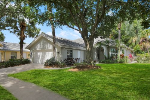 975 Bear Island Cir, West Palm Beach FL  33409-2062 exterior