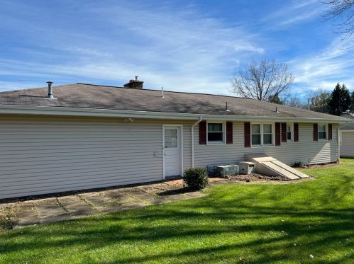 416 Garden Ave, Grove City, PA 16127-1422