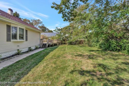 226 Davis Ave, Lacey NJ  08731-3519 exterior