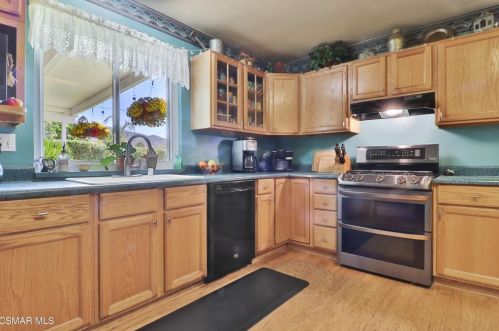 3042 Fitzgerald Rd, Simi Valley CA  93065-5235 exterior