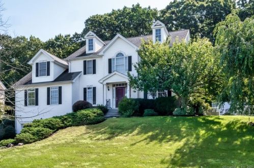 43 Saranac Rd, Milford, CT 06461-9400